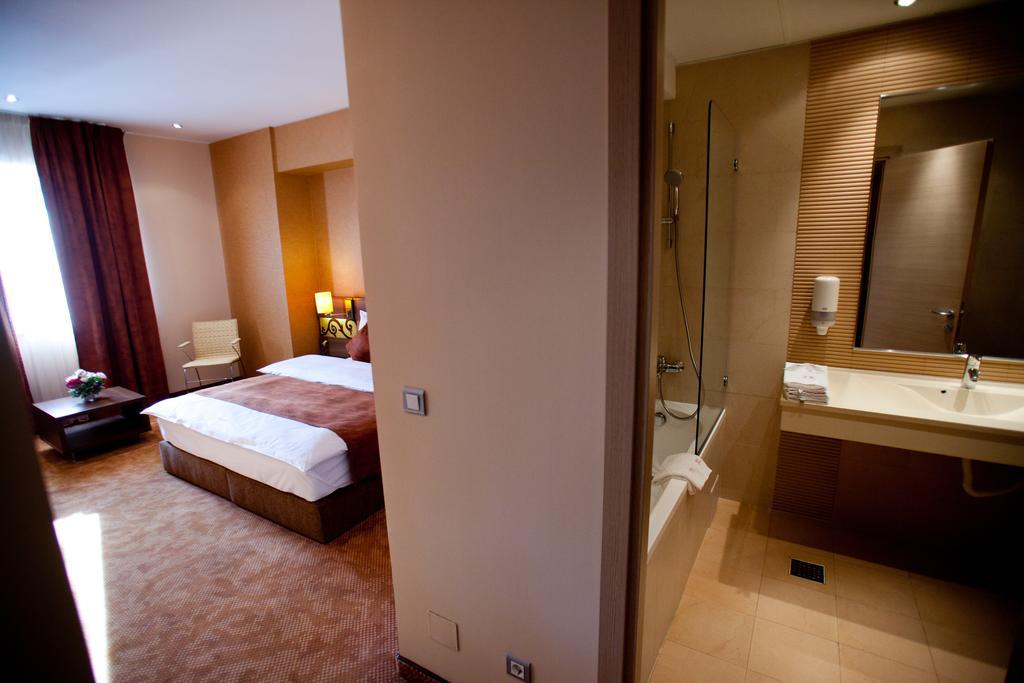 Top Rooms Aparthotel Bucureşti Ngoại thất bức ảnh