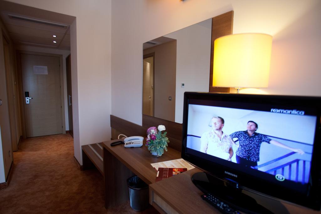Top Rooms Aparthotel Bucureşti Ngoại thất bức ảnh